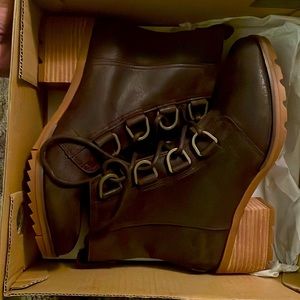Women’s Sorel Cate Lace boot size 8.5. New in box